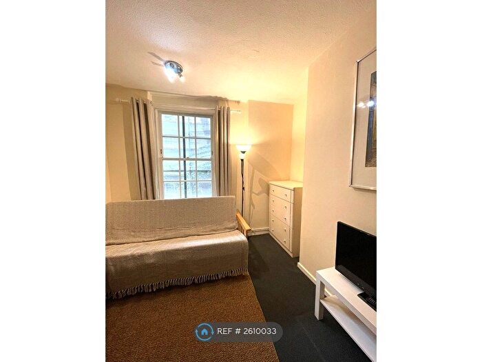 3 Bedroom Flat To Rent In Skipwith House, Holborn, London, EC1N