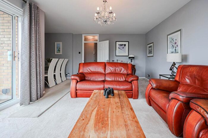 2 Bedroom Flat For Sale In Eastern Esplanade, Thorpe Bay, Southend-On-Sea, SS1