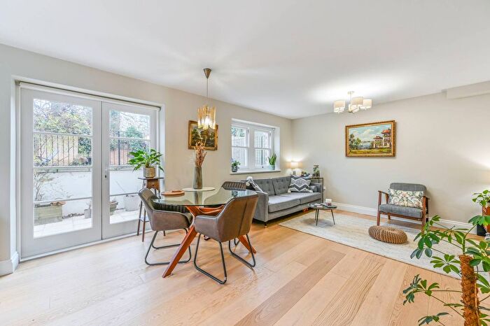 2 Bedroom Flat To Rent In Stockwell Park Road, Stockwell, London, SW9