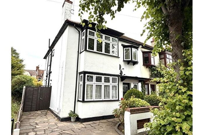 1 Bedroom Flat To Rent In St Johns Road, Westcliff-on-Sea, Southend-on-Sea, SS0