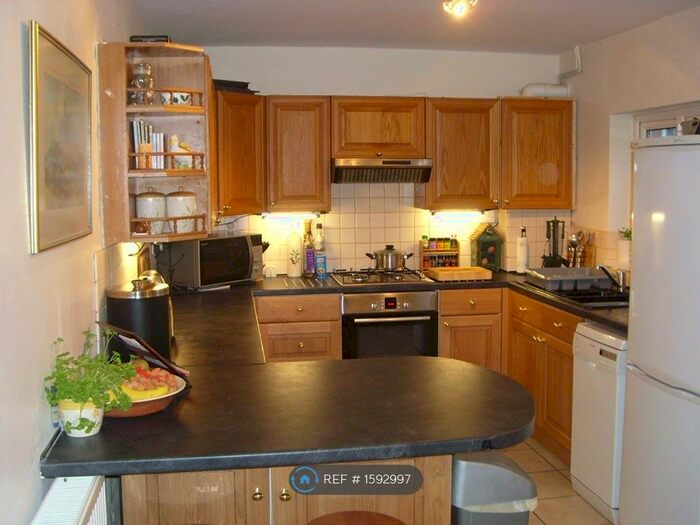 5 Bedroom Semi-Detached House To Rent In Central Avenue, Nottingham, NG9