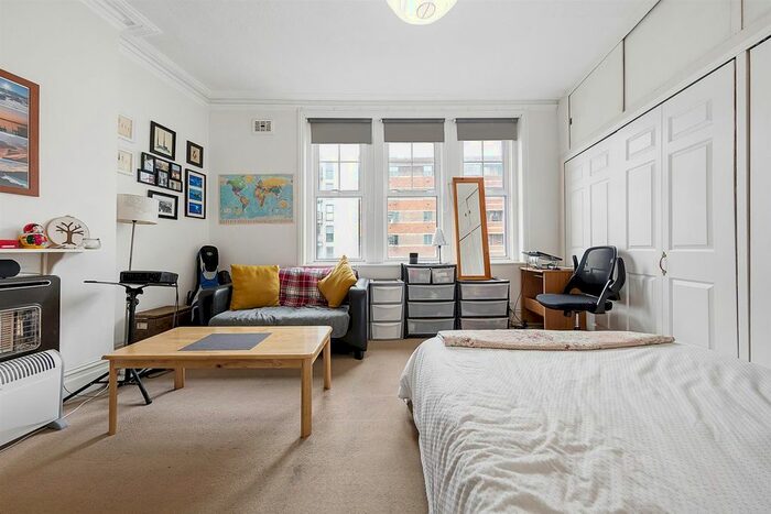 Studio To Rent In Balham Hill, London, SW12