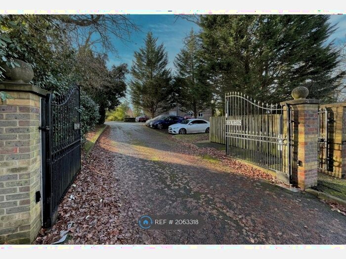 3 Bedroom Flat To Rent In Brecon Heights, Crawley, RH11