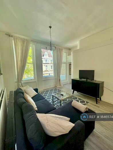 1 Bedroom Flat To Rent In Redcliffe Square, London, SW10