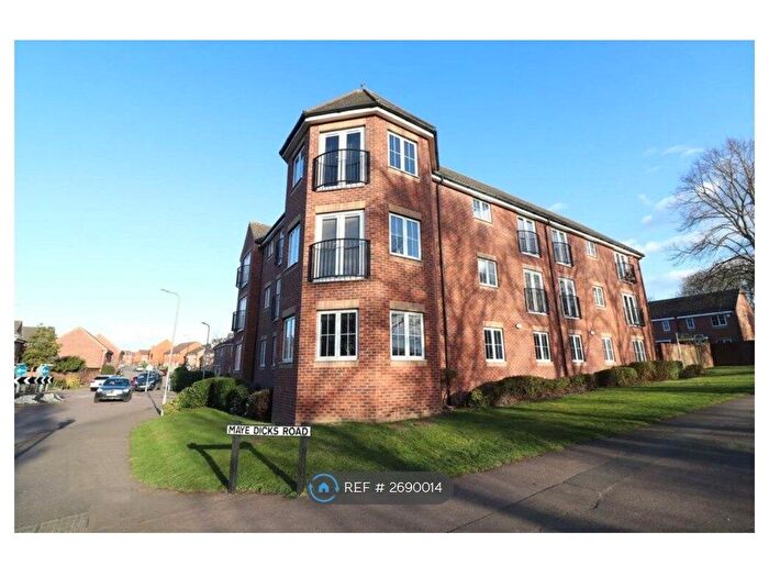 2 Bedroom Flat To Rent In Lacemakers Court, Rushden, NN10