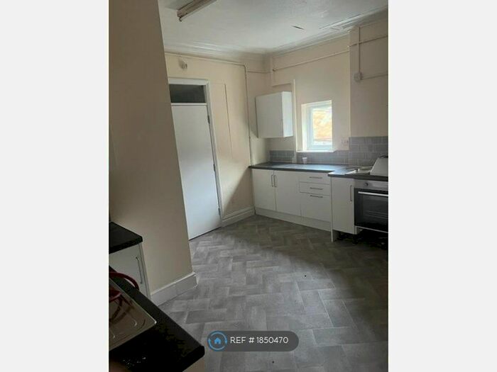 2 Bedroom Flat To Rent In Liverpool Road, Kidsgrove, Stoke-On-Trent, ST7