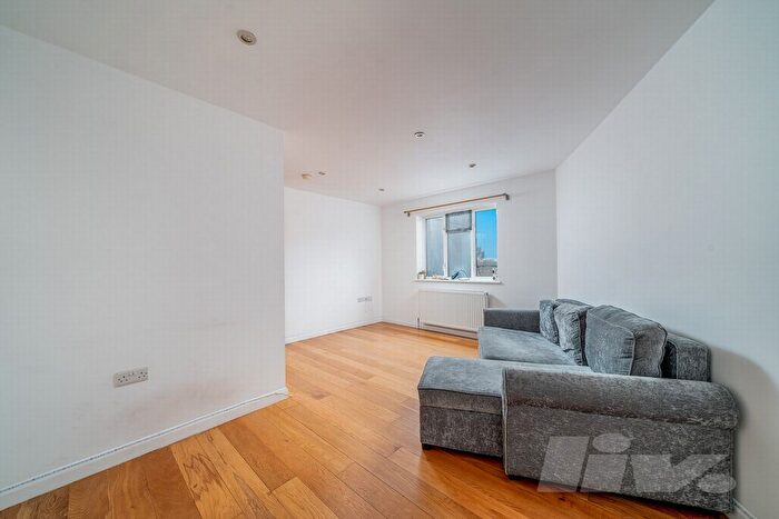 2 Bedroom Flat To Rent In High Street, Acton, W3