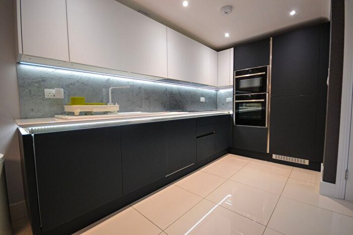 2 Bedroom Flat To Rent In Pocket Place, Earley, RG6