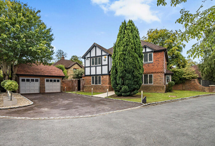 5 Bedroom Detached House For Sale In The Denningtons, Worcester Park, Surrey, KT4