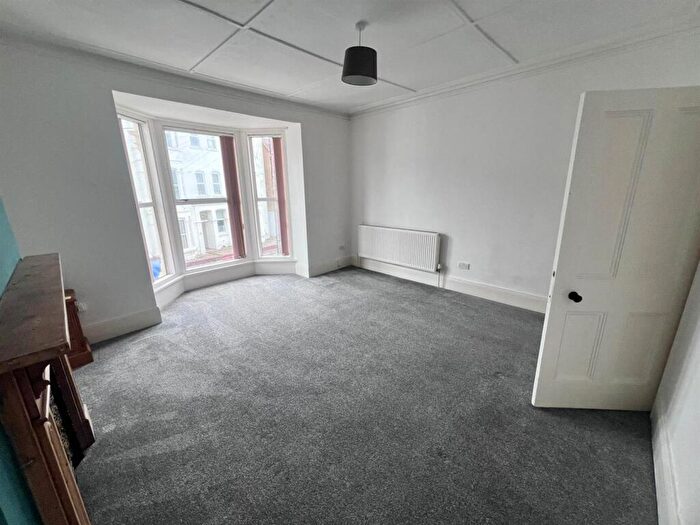 2 Bedroom Apartment To Rent In Worthing Road, Southsea, PO5