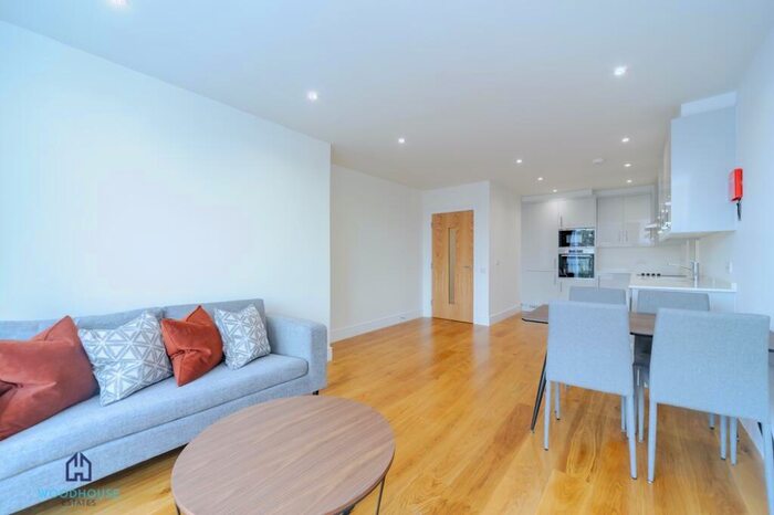 2 Bedroom Apartment To Rent In The Meadway, EN6