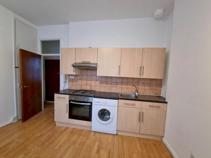 1 Bedroom Flat To Rent In Belmont Road, First Floor Flat, Turnpike Lane, London, N15