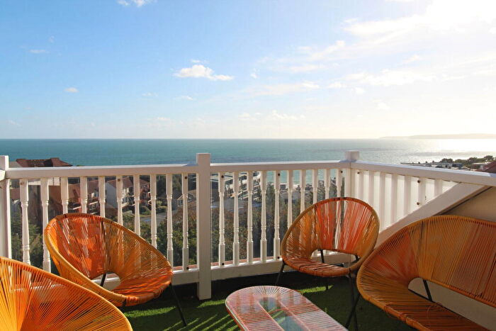 3 Bedroom Flat For Sale In Owls Road, Bournemouth, BH5