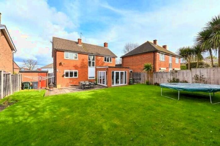 4 Bedroom Terraced House To Rent In Cleveland Gardens, Surrey, KT4