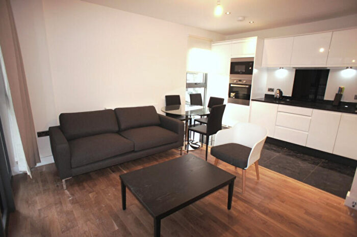 2 Bedroom Flat For Sale In Hythe House, Green Lanes Walk, N4