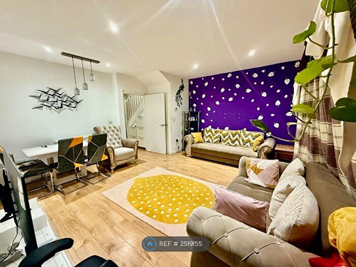 2 Bedroom End Of Terrace House To Rent In Fullerton Avenue, Essex, RM8