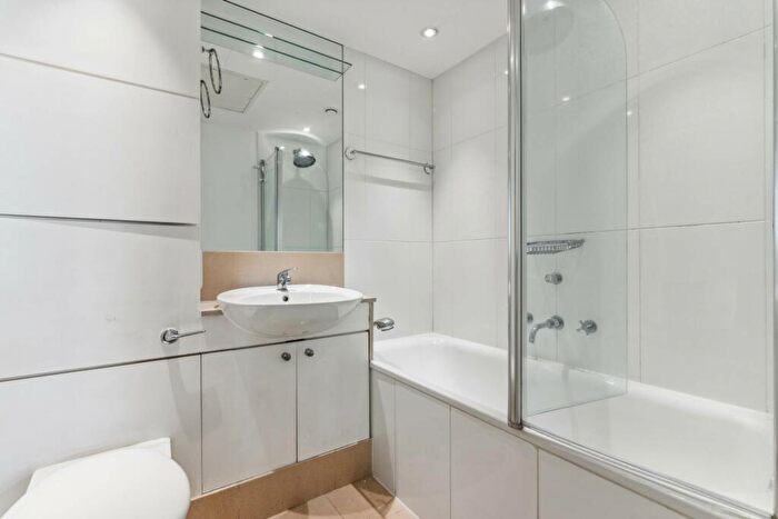 2 Bedroom Apartment To Rent In Benham House, Coleridge Gardens, Chelsea, SW10