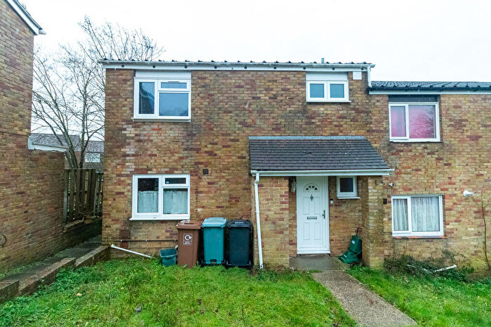 3 Bedroom End Of Terrace House For Sale In Holst Close, Basingstoke, RG22