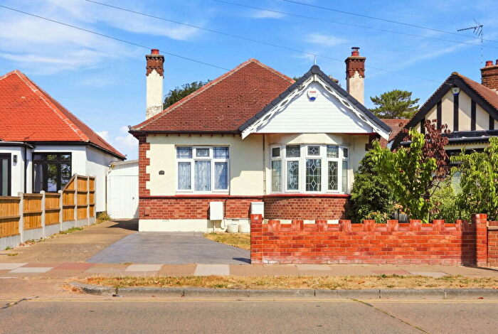 2 Bedroom Detached Bungalow For Sale In Blenheim Chase, Leigh-on-sea, SS9
