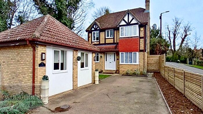 4 Bedroom Detached House For Sale In Rags Lane, Cheshunt, EN7