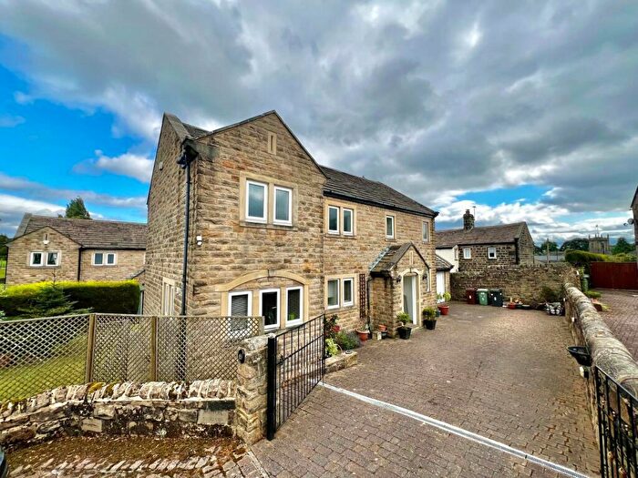 4 Bedroom Detached House To Rent In Manor Farm Court, Guiseley, Leeds, West Yorkshire, LS20