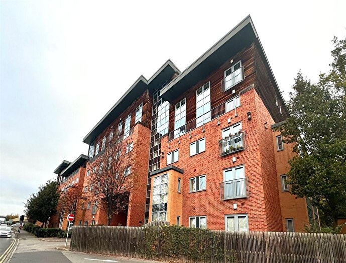 2 Bedroom Flat For Sale In Ings Road, Wakefield, West Yorkshire, WF1