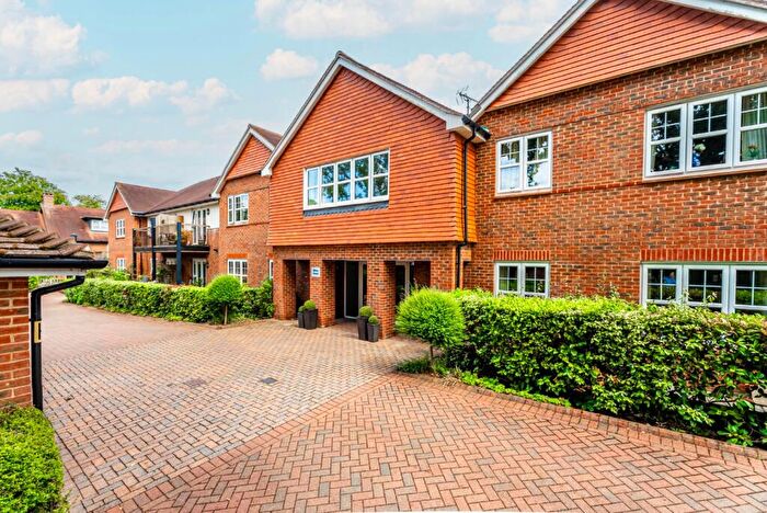 2 Bedroom Apartment For Sale In Wordsworth Close, Kings Park, St. Albans, Hertfordshire, AL3