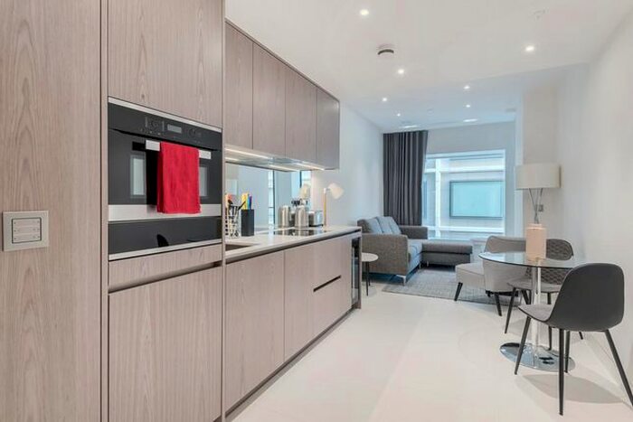 1 Bedroom Flat To Rent In Sugar Quay, Landmark Place, Tower Hill, London, EC3R