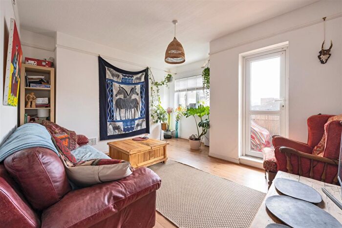 2 Bedroom Flat To Rent In Loddiges Road, London, E9