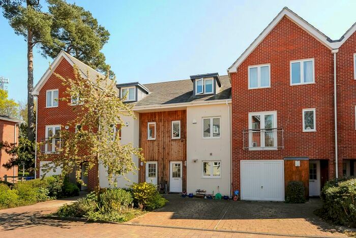 3 Bedroom Town House To Rent In Ascot, Berkshire, SL5