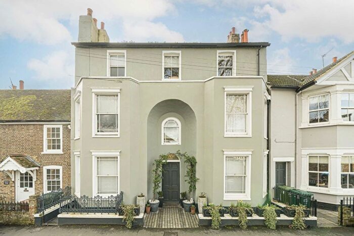 2 Bedroom Flat To Rent In French Street, Sunbury, TW16