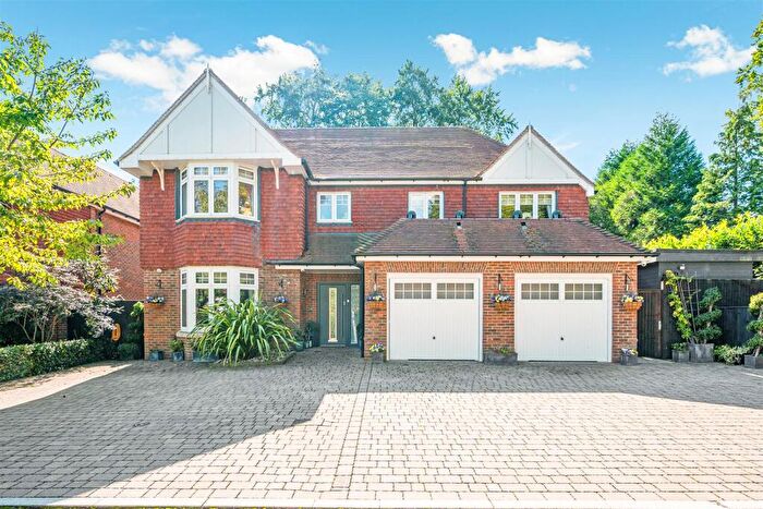 5 Bedroom Detached House For Sale In Kenmore Close, Epsom, KT17