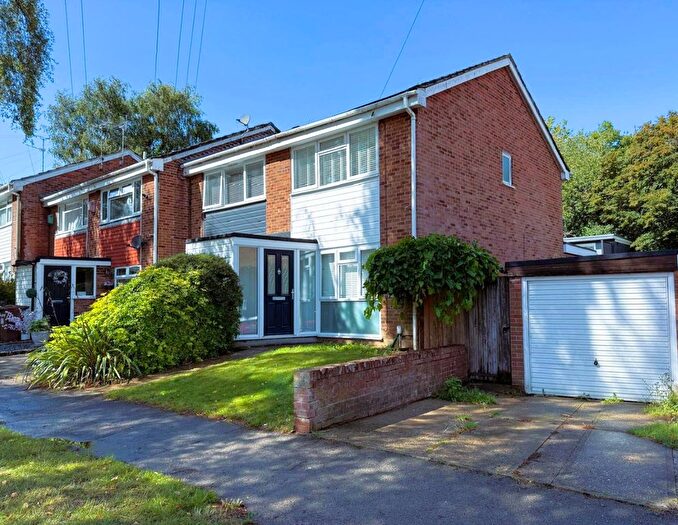 2 Bedroom End Of Terrace House To Rent In Harvesters Close, Rainham, ME8