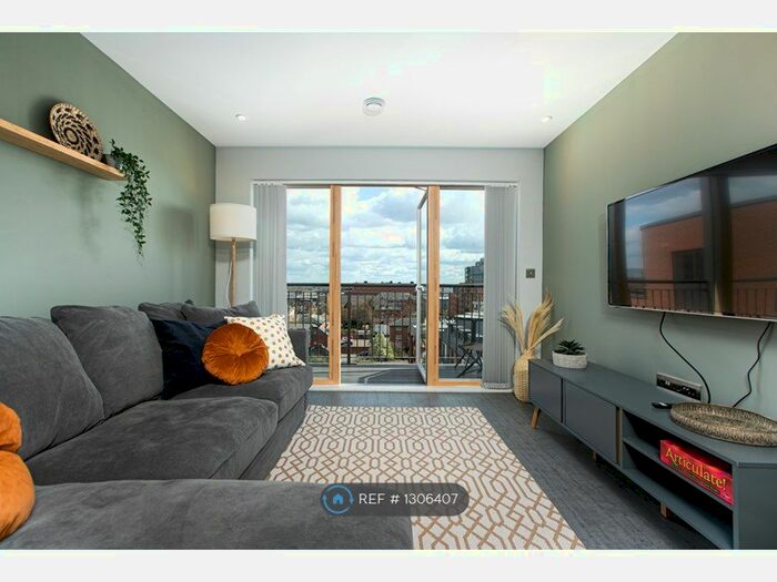 2 Bedroom Flat To Rent In Stoke Road, Slough SL2