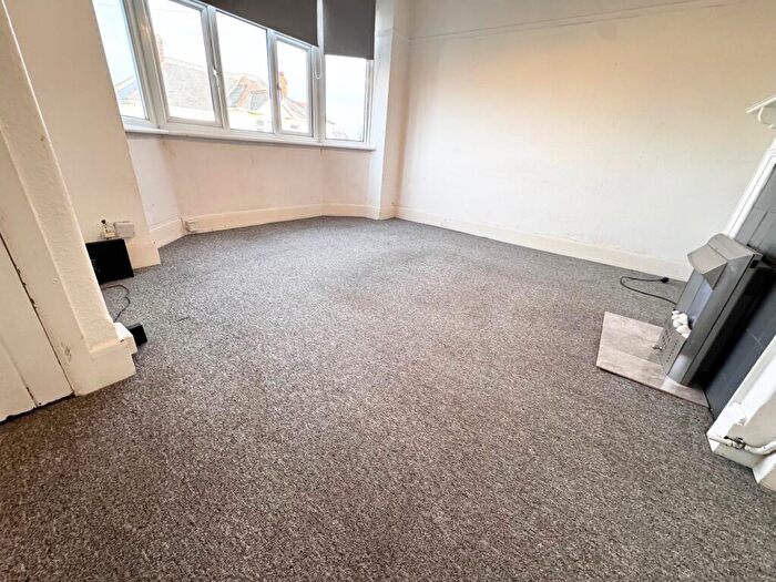 2 Bedroom Flat To Rent In Kimberley Road, Bournemouth, BH6