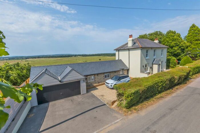 3 Bedroom Detached House For Sale In Rackham Road, Amberley, BN18