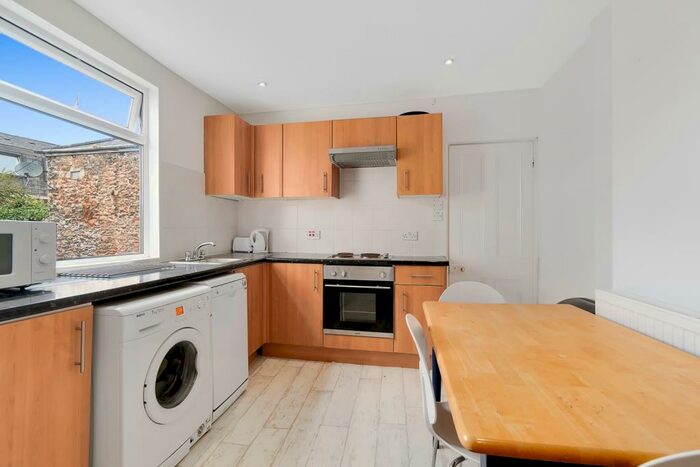 5 Bedroom Flat To Rent In Clifton Place, Plymouth, Devon, PL4