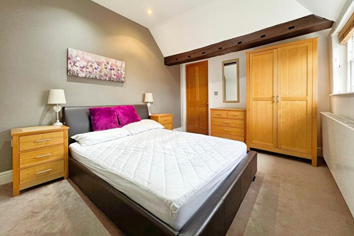 1 Bedroom Apartment To Rent In Broad Street, Wokingham, RG40