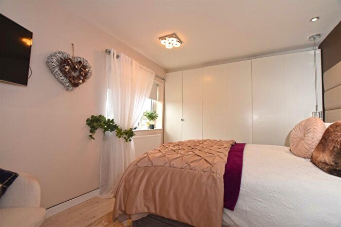 3 Bedroom Town House For Sale In Rosthwaite Close, Middleton, Manchester, M24