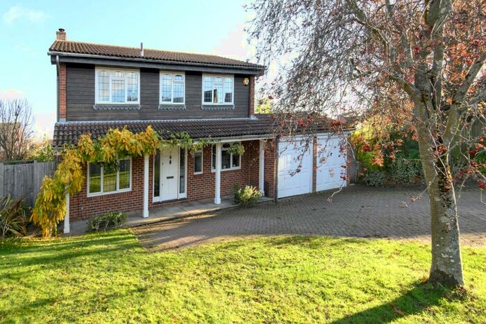 4 Bedroom Detached House To Rent In Harlands Grove Orpington, BR6