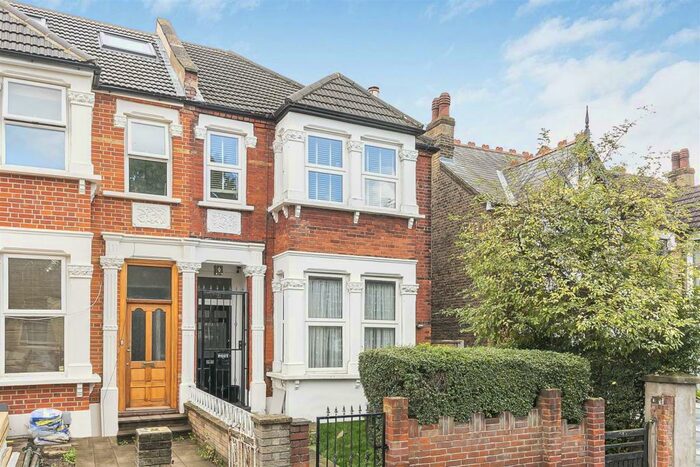 2 Bedroom Flat For Sale In Upper Walthamstow Road, Walthamstow, London, E17