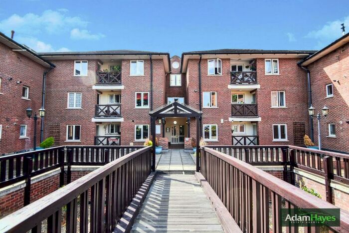 2 Bedroom Apartment To Rent In Holden Road, Woodside Park, N12