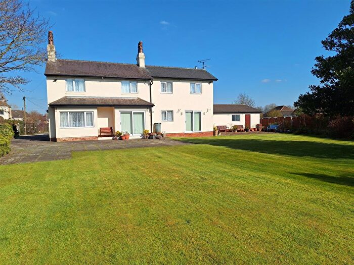 4 Bedroom Detached House For Sale In Grafton Villas, Leeds, LS15