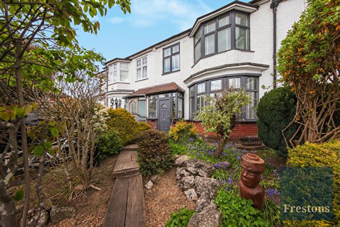 4 Bedroom Semi Detached House For Sale In Kings Road, Waltham Forest, London, E4