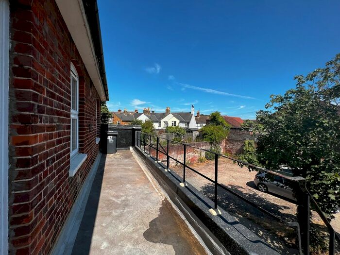 3 Bedroom Flat To Rent In High Street, Borough Green, Sevenoaks, TN15