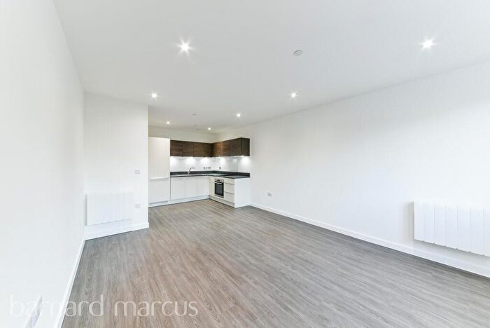 2 Bedroom Apartment To Rent In High Road, Whetstone, N20