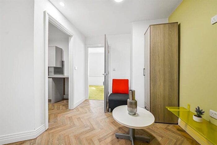 1 Bedroom Flat To Rent In - Pershore Road, Stirchley, Birmingham, B30