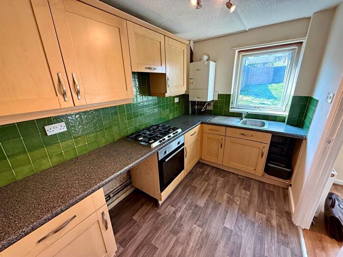 1 Bedroom Flat To Rent In Whytecote End, Wyke, Bradford, BD12