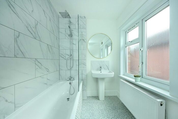 3 Bedroom Flat To Rent In Shakespeare Road, W7