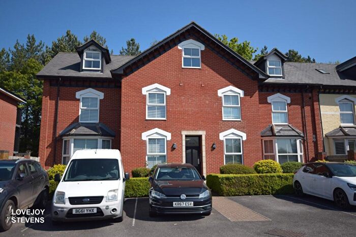 2 Bedroom Flat For Sale In London Road, Newbury, RG14